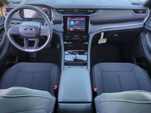 New 2025 Jeep Grand Cherokee Laredo w/ Luxury Tech Group I RWD image 16