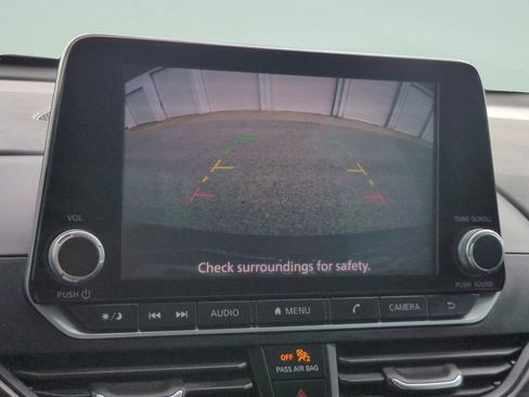 Used 2024 Nissan Altima 2.5 SV FWD image 17