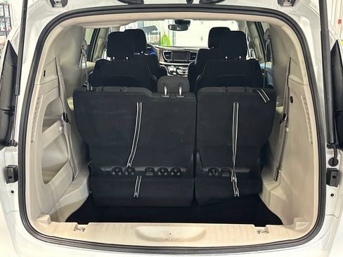 Used 2023 Chrysler Voyager LX FWD image 31