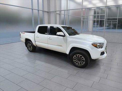 Certified 2022 Toyota Tacoma TRD Sport w/ Technology Package AWD/4WD image 2