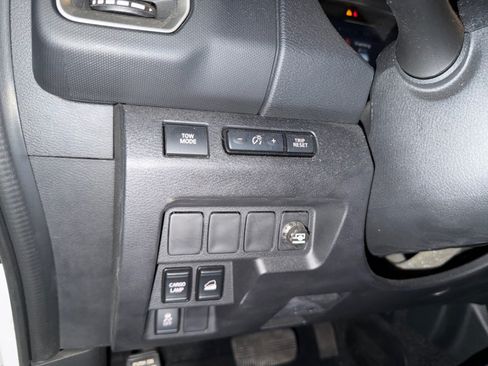 Used 2022 Nissan Frontier SV AWD/4WD image 25