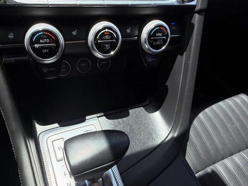 Used 2023 Genesis G70 2.0T AWD/4WD image 19