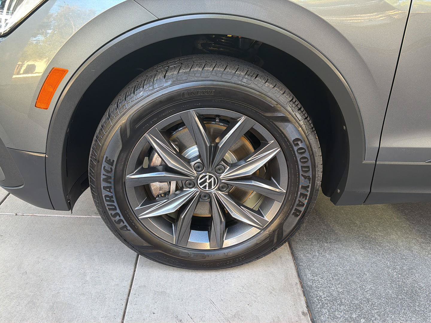 Certified 2023 Volkswagen Tiguan SE FWD image 9