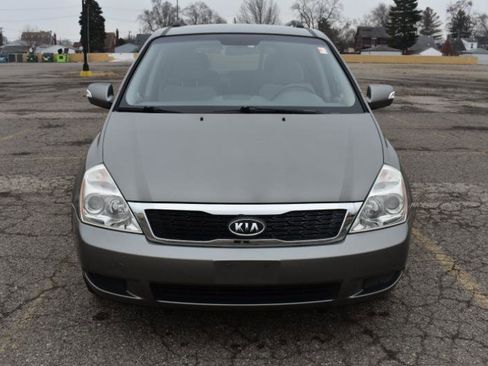 Used 2011 Kia Sedona LX image 3
