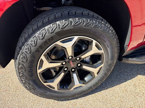 New 2026 GMC Yukon AT4 w/ LPO, Floor Liner Package image 35