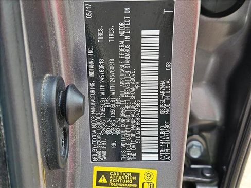 Used 2017 Toyota Highlander XLE image 18