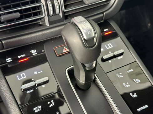 Certified 2026 Porsche Macan AWD/4WD image 25