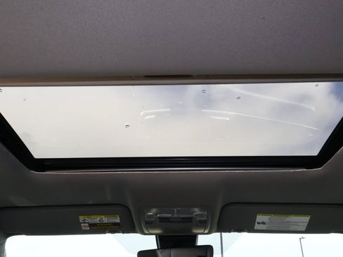 Used 2019 Toyota Highlander XLE FWD image 11
