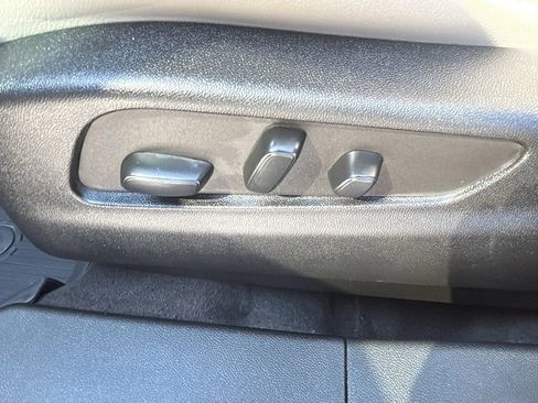 Used 2022 Cadillac XT4 Luxury w/ Cold Weather Package image 19