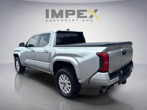 Used 2025 Toyota Tacoma SR5 AWD/4WD image 3