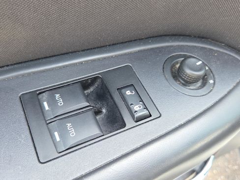 Used 2013 Dodge Challenger R/T image 23