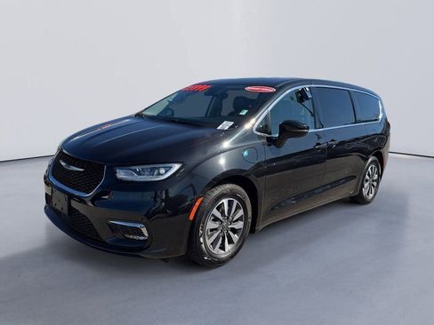 Used 2023 Chrysler Pacifica Touring-L image 7