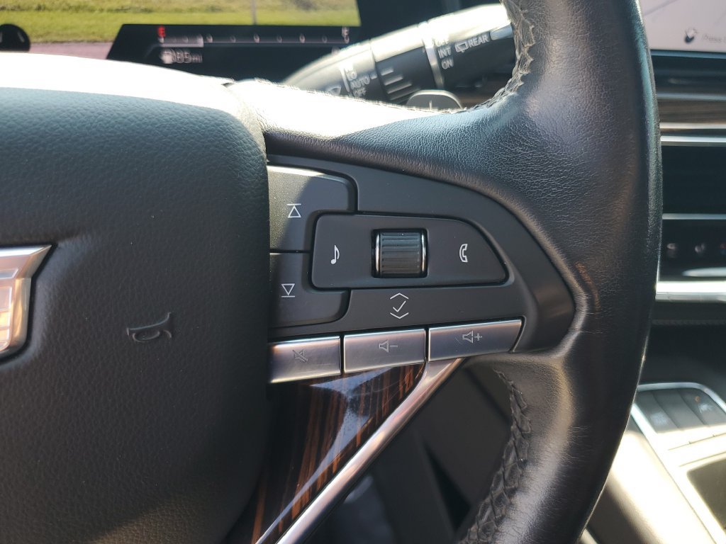 Used 2021 Cadillac Escalade Premium Luxury RWD image 16