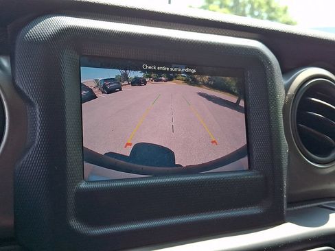 Used 2019 Jeep Wrangler Unlimited Sport S AWD/4WD image 3