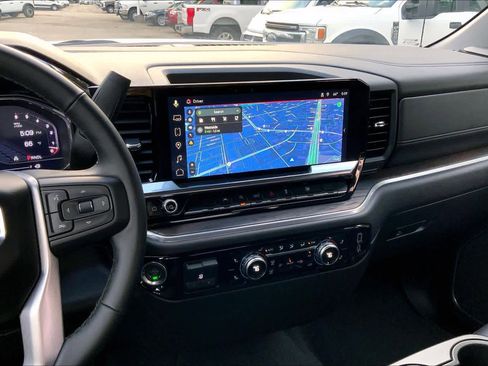 Used 2025 GMC Sierra 1500 SLT image 6