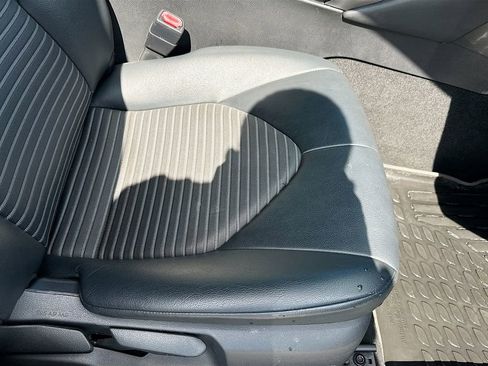 Used 2020 Toyota Camry SE FWD image 34