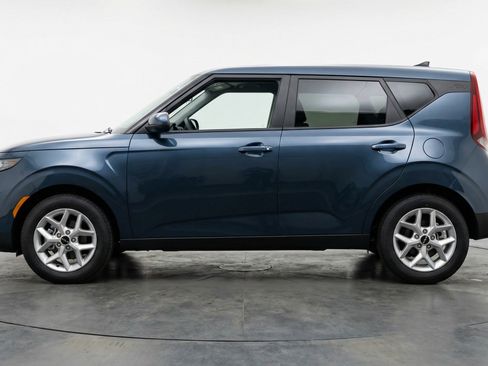 Used 2025 Kia Soul LX w/ LX Technology Package image 5