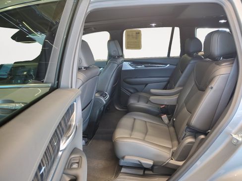 Used 2025 Cadillac XT6 Premium Luxury FWD image 25