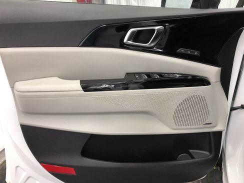 Certified 2024 Kia Carnival SX Prestige image 16