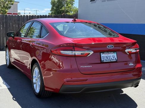 Used 2020 Ford Fusion SE FWD image 4