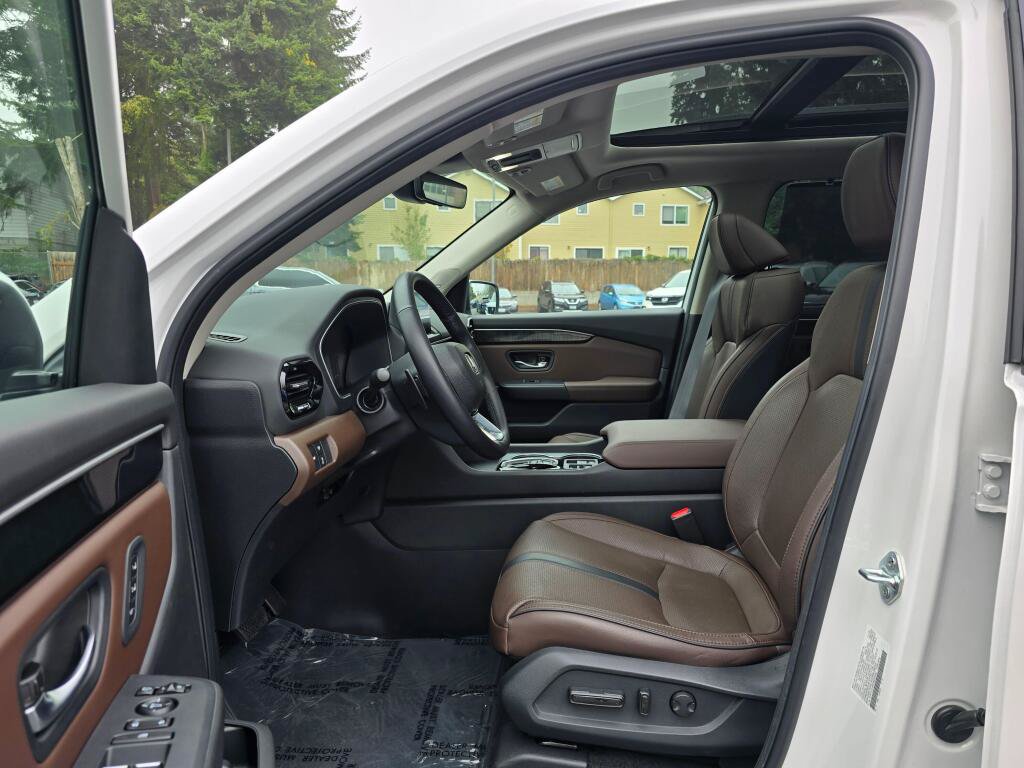 Certified 2024 Honda Pilot Elite image 3