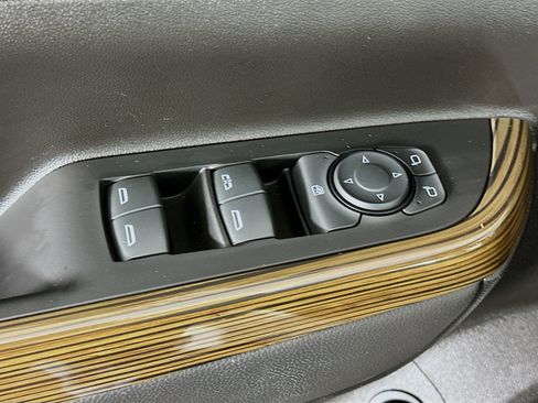 Used 2023 GMC Acadia SLE w/ Driver Convenience Package image 15