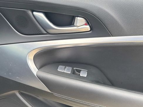 Used 2023 Genesis G70 2.0T RWD image 17