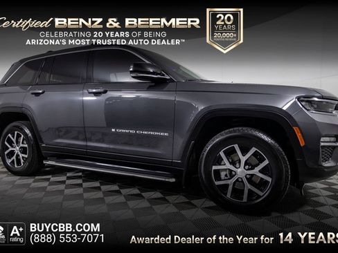 Used 2025 Jeep Grand Cherokee Limited w/ Trailer Tow Package AWD/4WD image 1