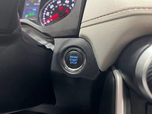 Used 2022 Toyota RAV4 XLE AWD/4WD image 52