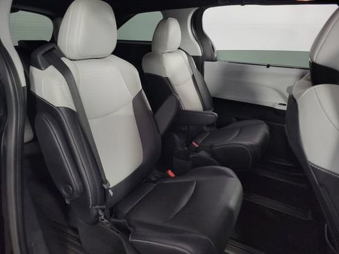 Used 2025 Toyota Sienna XSE w/ XSE Plus Package AWD/4WD image 18