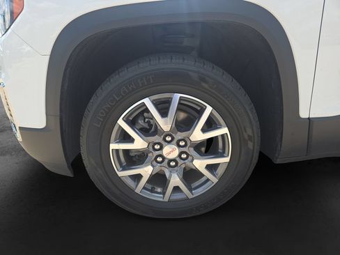 Used 2023 GMC Acadia SLT FWD image 13