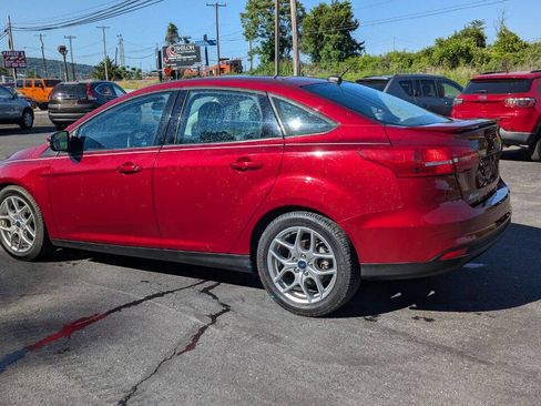 Used 2015 Ford Focus SE w/ Equipment Group 201A FWD image 10