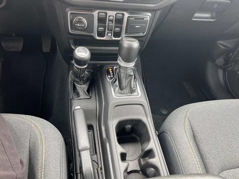 Used 2024 Jeep Gladiator Sport AWD/4WD image 34