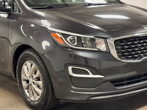 Used 2021 Kia Sedona LX image 5