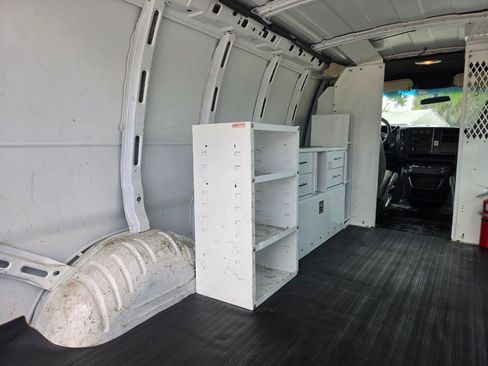 Used 2004 Chevrolet Express 2500 RWD image 10