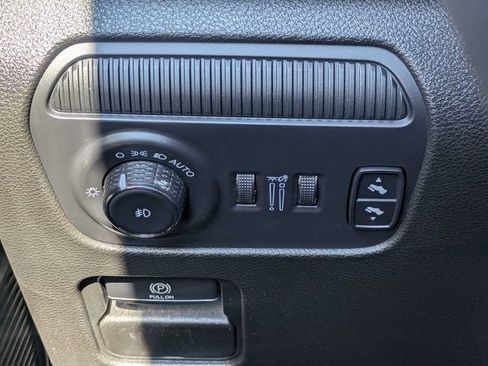 Used 2024 Jeep Wagoneer L Series II RWD image 24