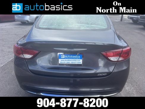 Used 2015 Chrysler 200 Limited image 5