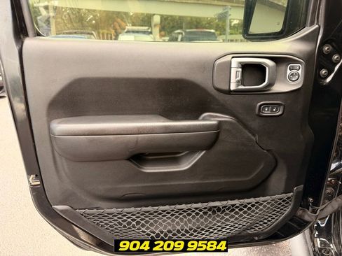 Used 2018 Jeep Wrangler Unlimited Sport S AWD/4WD image 13