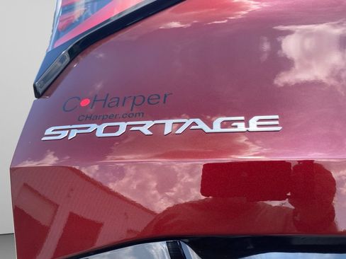 Certified 2025 Kia Sportage SX Prestige AWD/4WD image 18