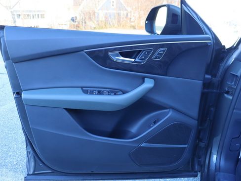 Used 2019 Audi Q8 Premium Plus w/ Premium Plus image 21