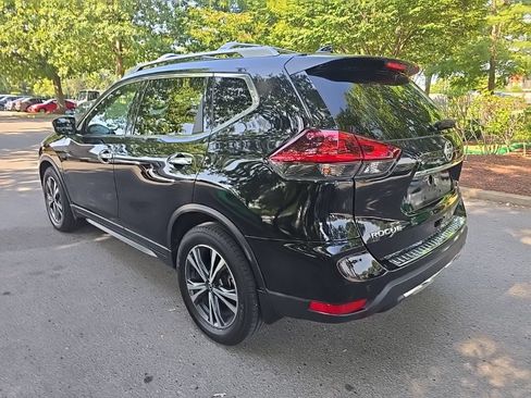 Used 2019 Nissan Rogue SV w/ Premium Package FWD image 6