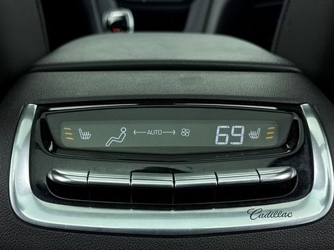 Used 2023 Cadillac XT6 Premium Luxury image 25
