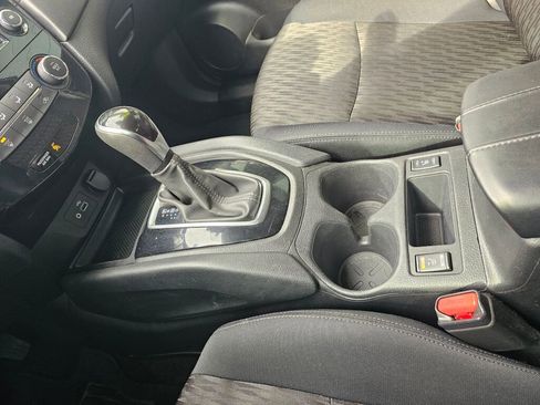 Used 2019 Nissan Rogue SV image 28