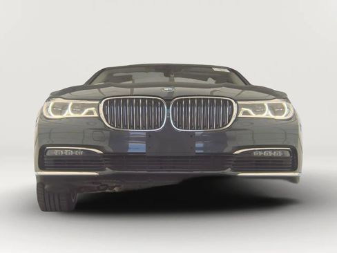 Used 2017 BMW 750i xDrive image 4