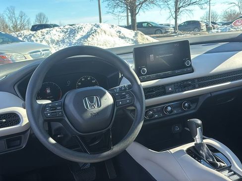 Used 2025 Honda HR-V LX image 14