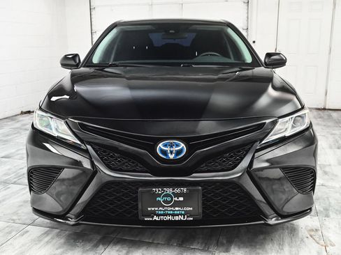 Used 2020 Toyota Camry LE FWD image 2