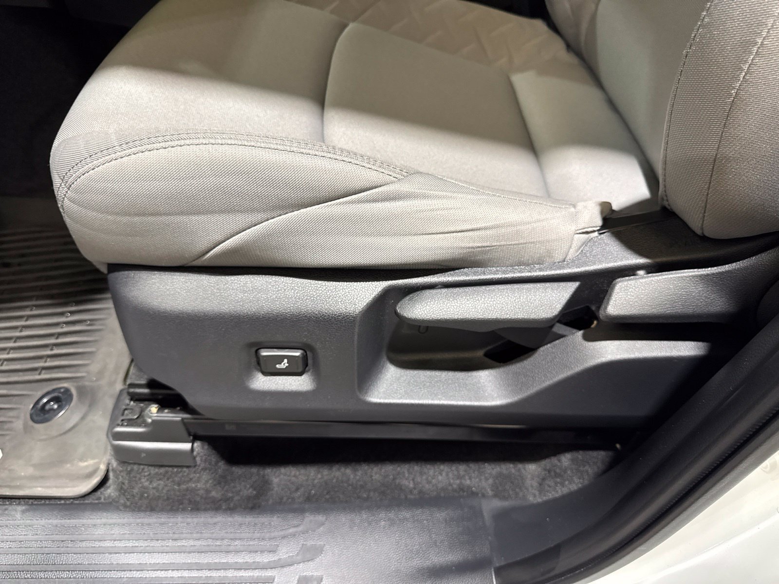 Used 2025 Toyota Tacoma SR5 AWD/4WD image 24