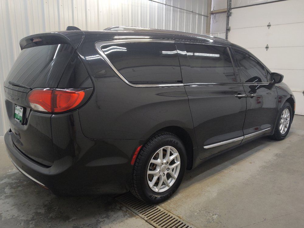 Used 2020 Chrysler Pacifica Touring-L FWD image 10