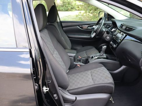 Used 2020 Nissan Rogue Sport SV w/ All-Weather Package AWD/4WD image 22