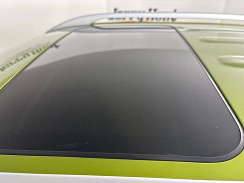 Used 2023 Hyundai Venue SEL FWD image 7
